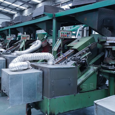 Screw-processing machinery with extraction hoses